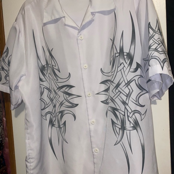 sapphire lounge Other - Sapphire Lounge button down shirt size L